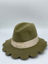 Load image into Gallery viewer, Green Flower Fedora
