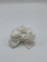 Load image into Gallery viewer, Bow Scrunchies
